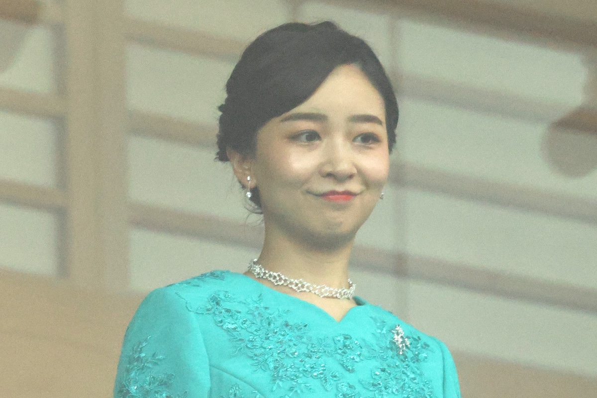 佳子さまの一般参賀ドレスと気品漂う所作！参賀日程と穴場ルート