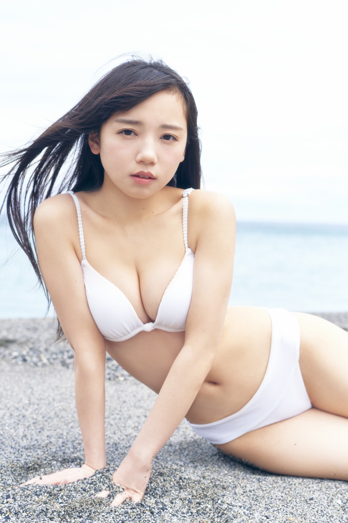 齊藤京子、最新グラビアで魅せた「覚醒の美」――グループ卒業から2年、圧倒的オーラで表現者として魅せる現在地