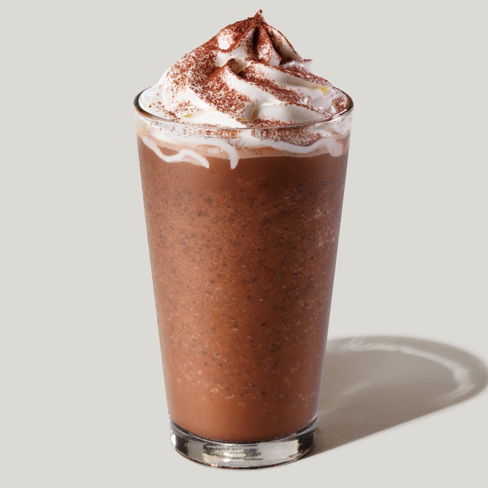 スターバックス不動の人気「ダークモカ チップ フラペチーノ」が2026年も選ばれ続ける理由。知られざるこだわりと極上カスタマイズ大全