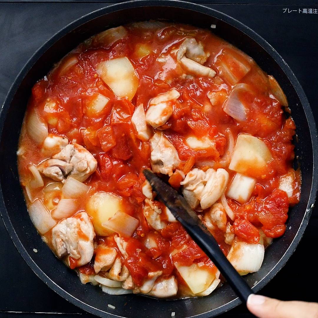【2026年最新食卓トレンド】なぜ今「トマト缶の無水カレー」にハマる人が急増中なのか？時短と極上の旨味を両立する秘密