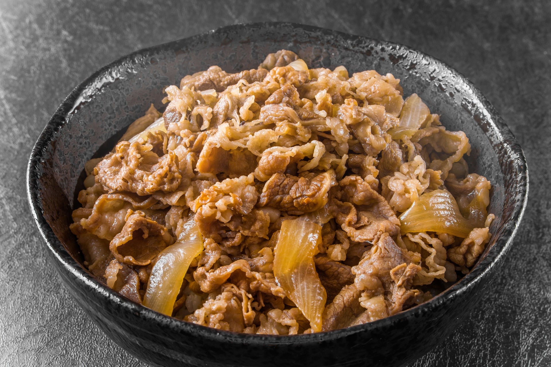 すき家キング牛丼のグラム数は？総重量や肉とご飯の内訳・値段を徹底解剖