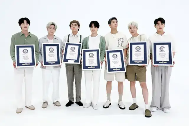 Jungkook Se Graduó De La Universidad