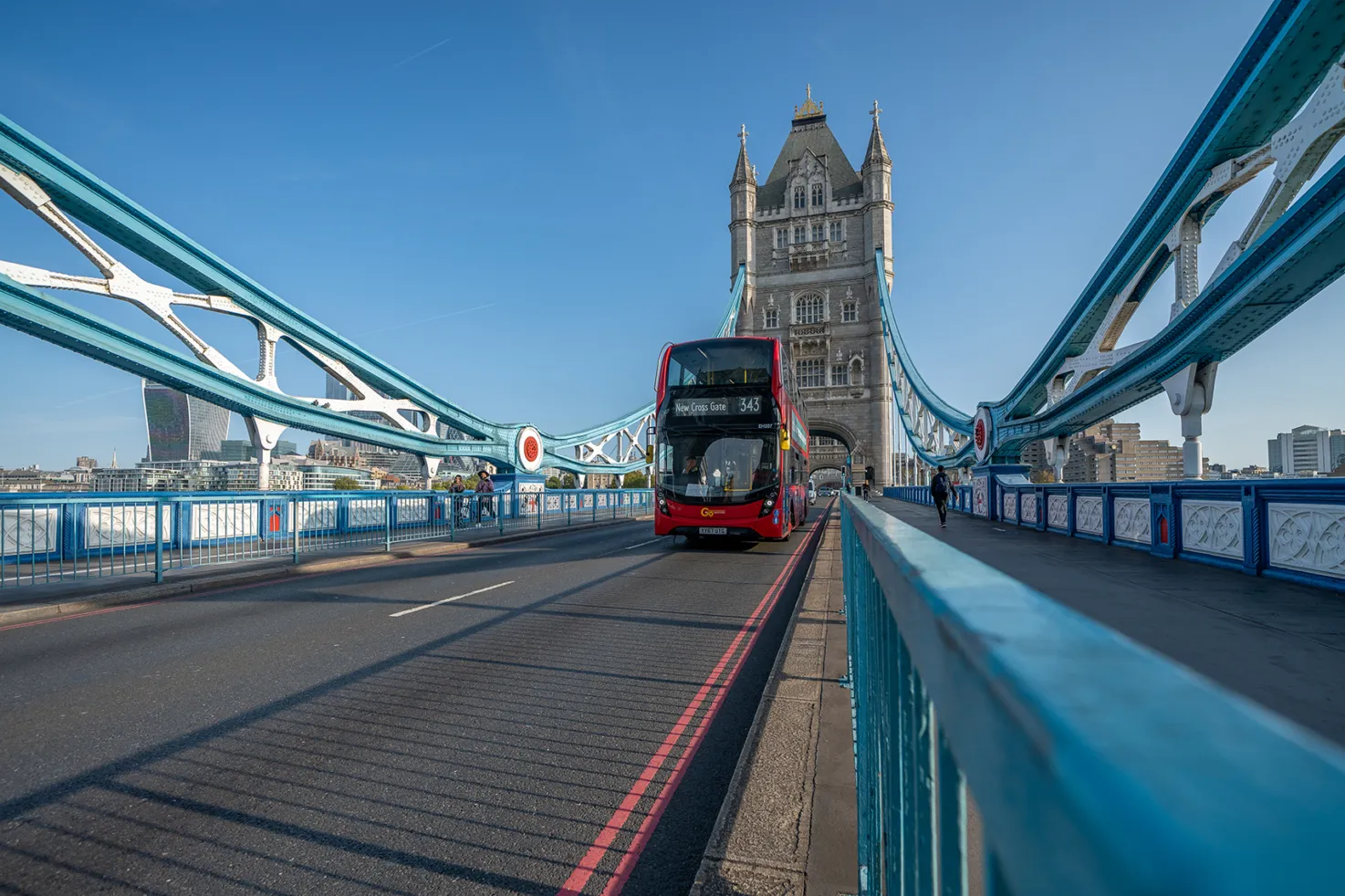 Can Luton Vans Go over Tower Bridge
