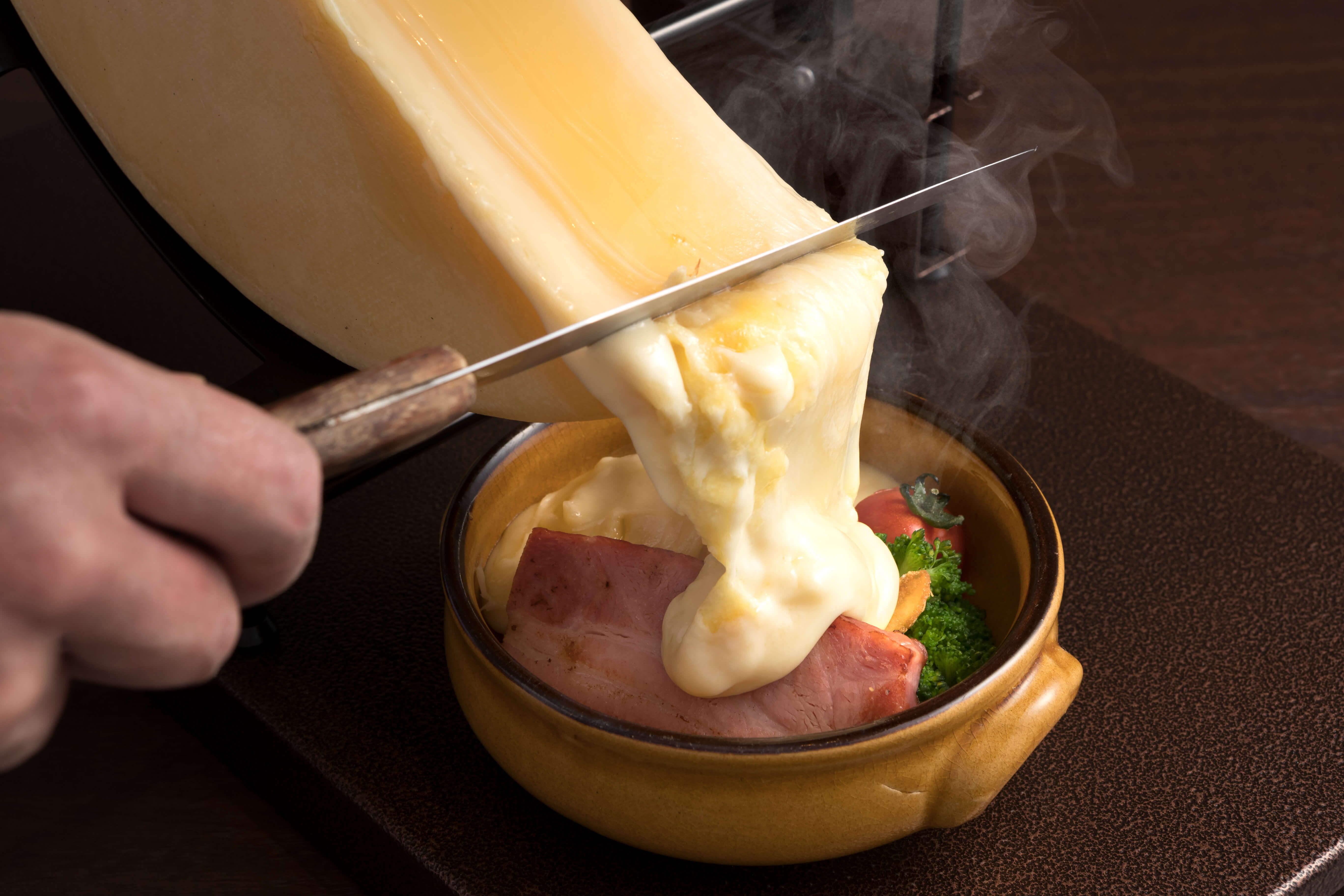 本場スイスのラクレットチーズ完全攻略！歴史から溶かすコツまで