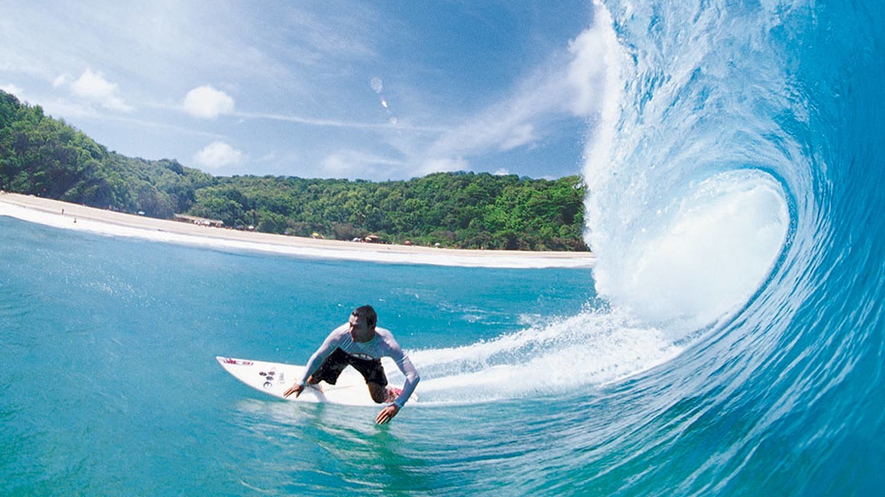 Surfing in Siargao Island