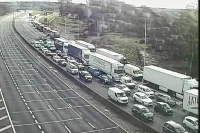 M25 Motorway Closed Both Directions After Two Lorries Crashed