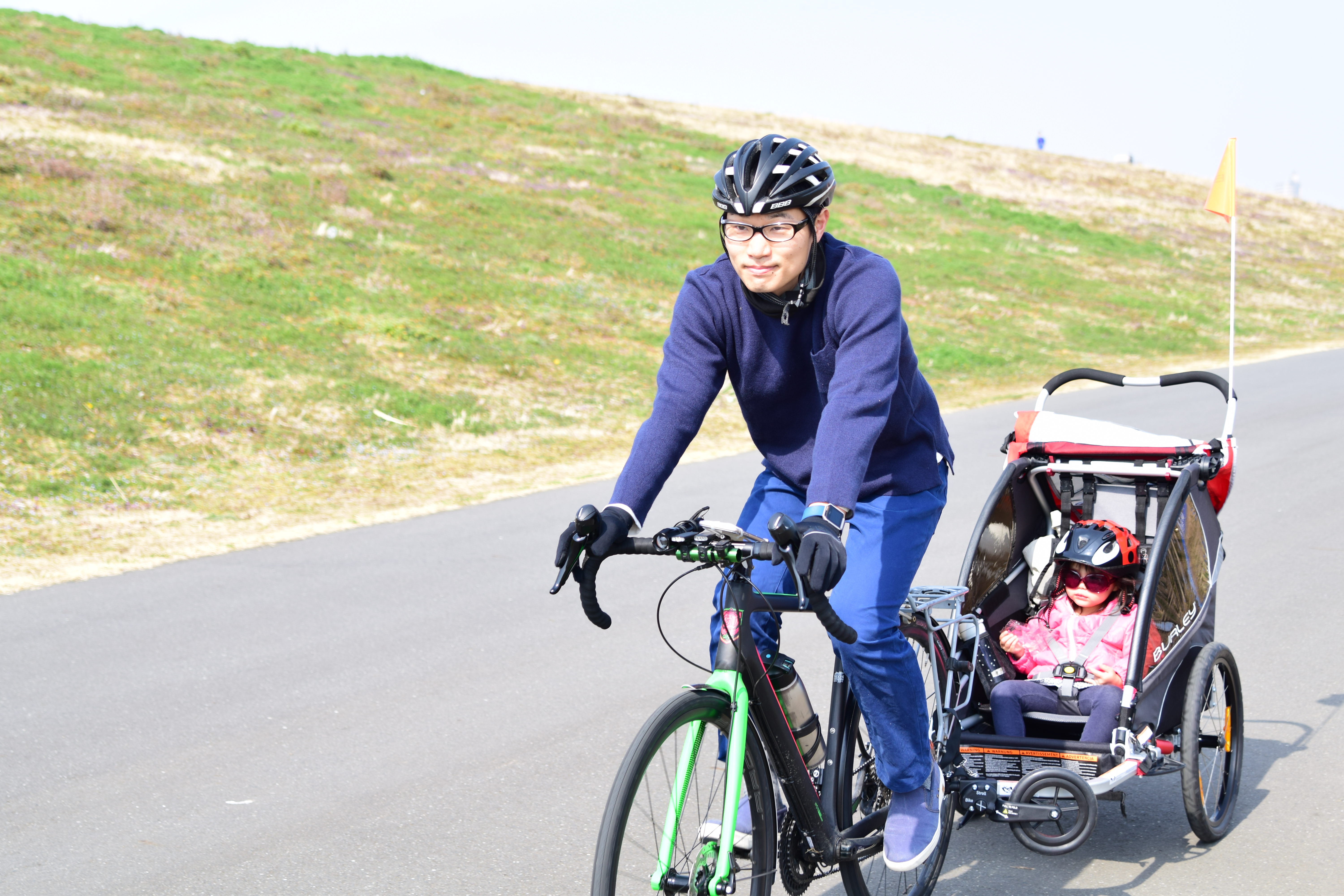 自転車にベビーカー積載は違反？危険性の真相と2026最新の解決策