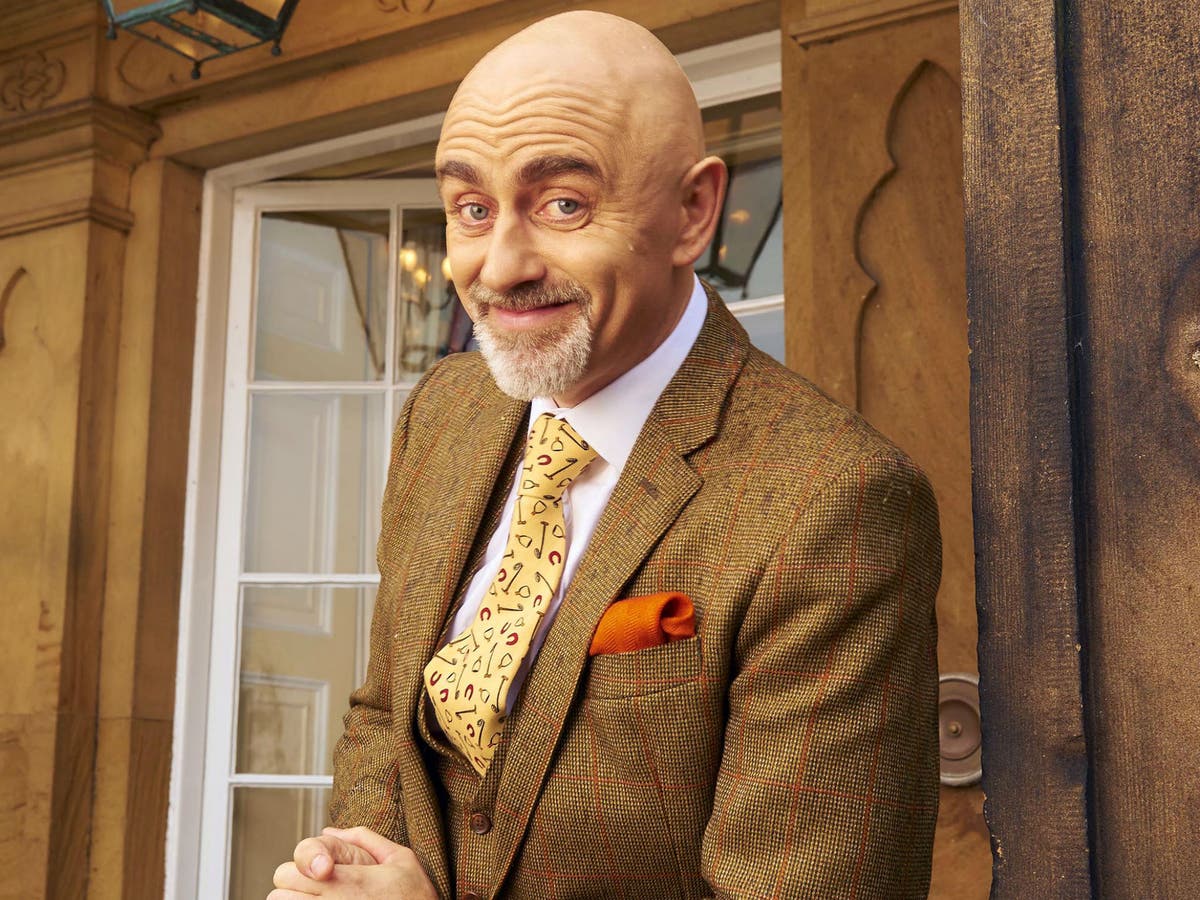 Narrator on Come Dine with Me