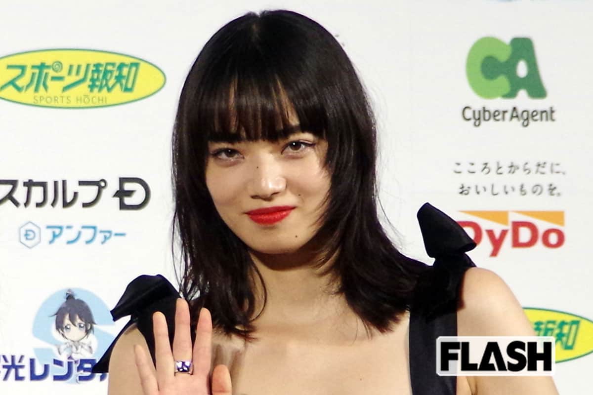 小松菜奈の前髪再現ガイド！重めぱっつん・ワイドバングのオーダー術