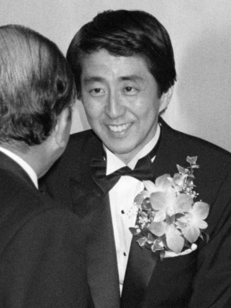 安倍晋三の若い頃がイケメンと話題！写真と秘話で迫る激動の青年期